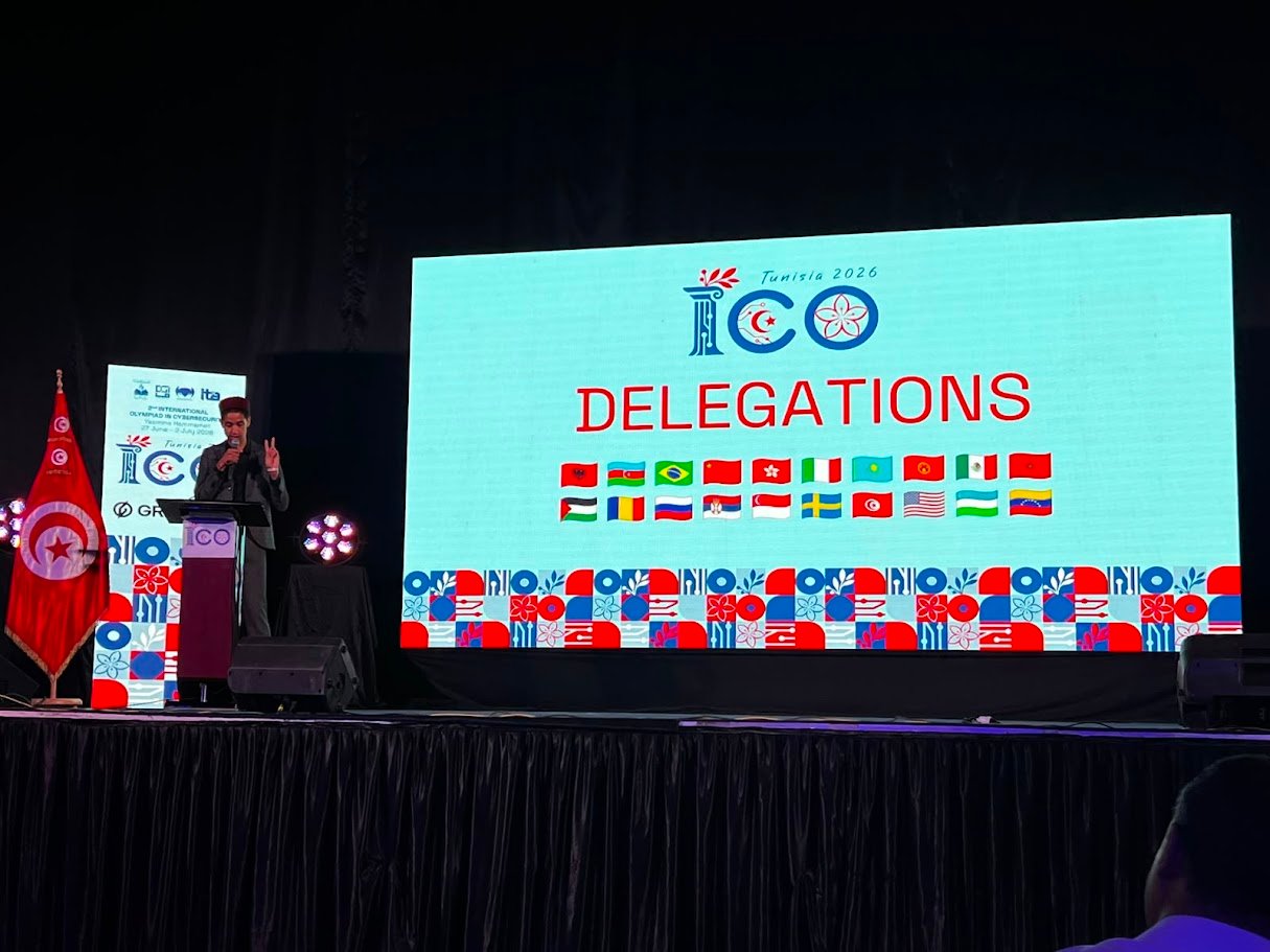 Estudantes participando da International Cybersecurity Olympiad na Tunísia