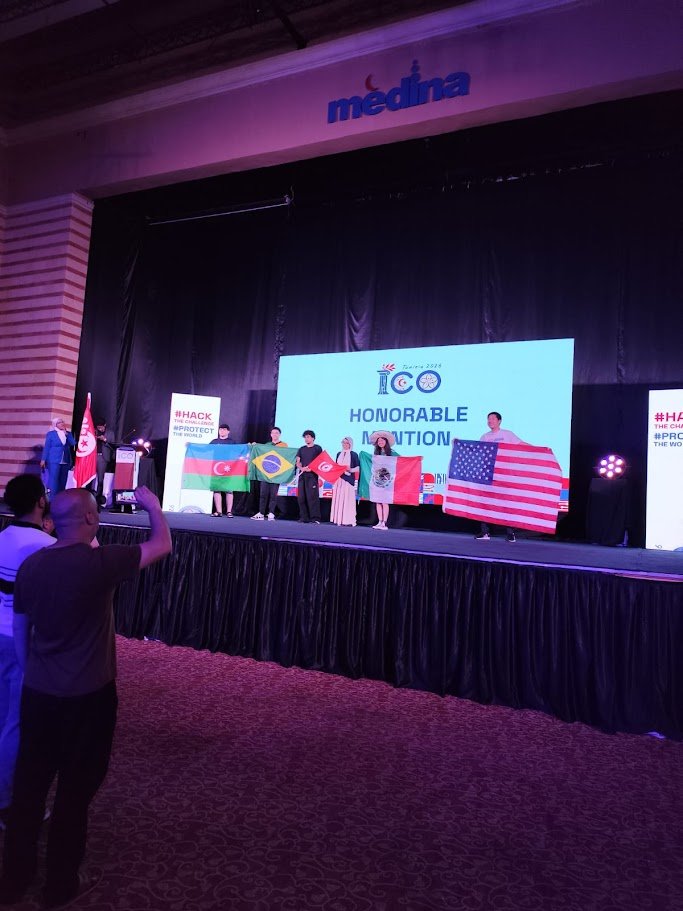 Estudantes durante atividade da ICO